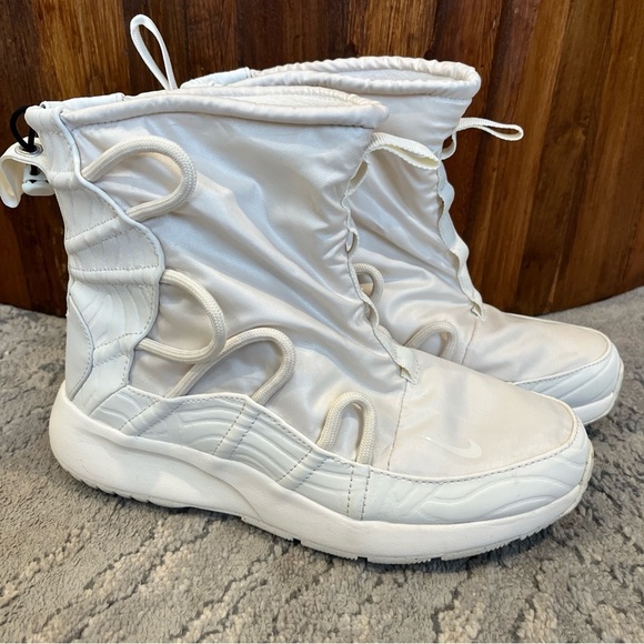 NIKE Tanjun High Rise Snow Boots A00355-003 IVORY White Women’s Sz 7.5 - Picture 1 of 10